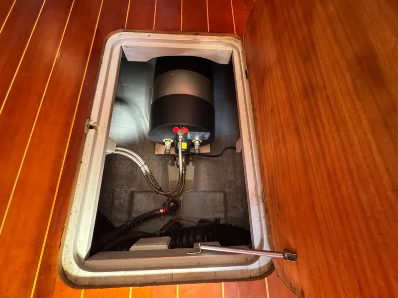 Slide: The Image of 2005 Apreamare Don Giovanni engine compartment with visible components and wooden flooring. - 43