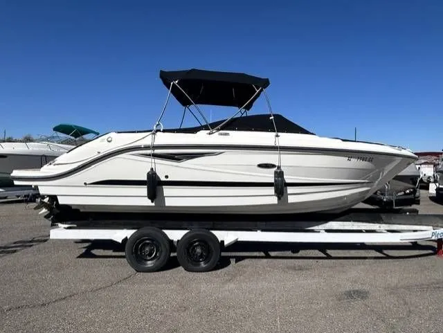 Slide: The Image of Sea Ray SLX 250 2019 - 10