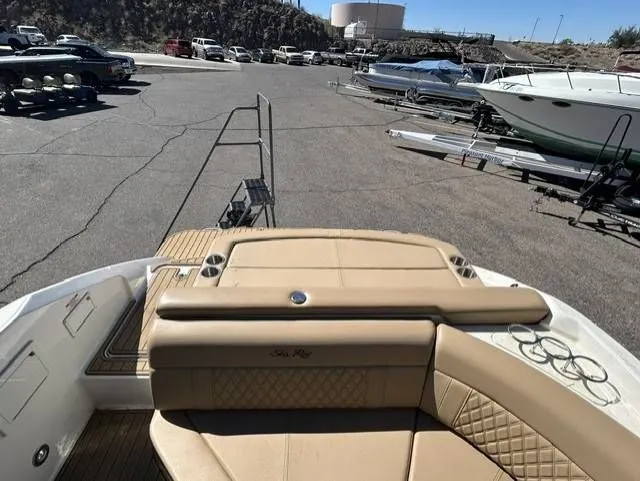 Slide: The Image of Sea Ray SLX 250 2019 - 11