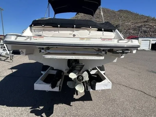 Slide: The Image of Sea Ray SLX 250 2019 - 12