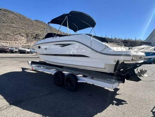 Slide: The Image of Sea Ray SLX 250 2019 - 3