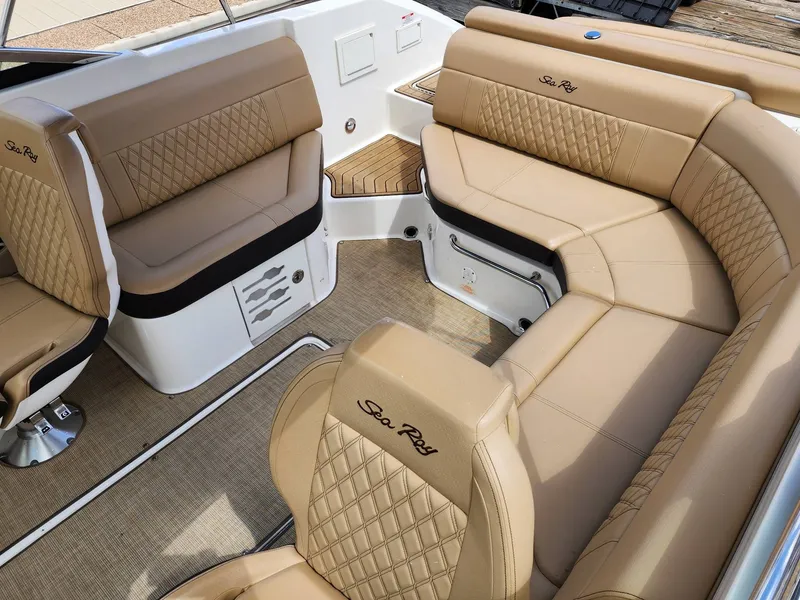 Slide: The Image of Sea Ray SLX 250 2019 - 5