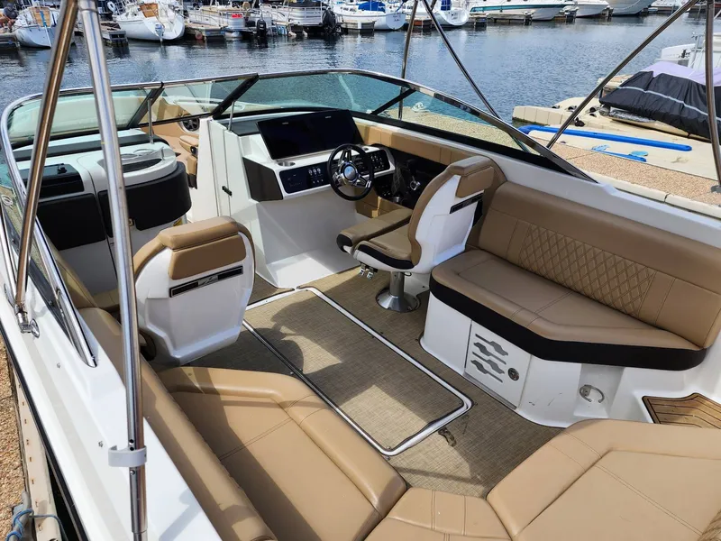 Slide: The Image of Sea Ray SLX 250 2019 - 7