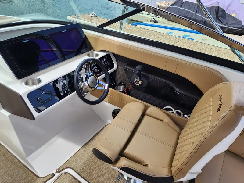 Slide: The Image of Sea Ray SLX 250 2019 - 8