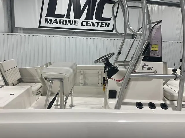 Slide: The Image of 2021 Bayliner T21BAY boat interior at LMC Marine Center. - 11
