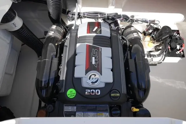 Slide: The Image of Engine of 2025 Bayliner V20i boat, featuring a 4.5L 200 horsepower motor. - 20