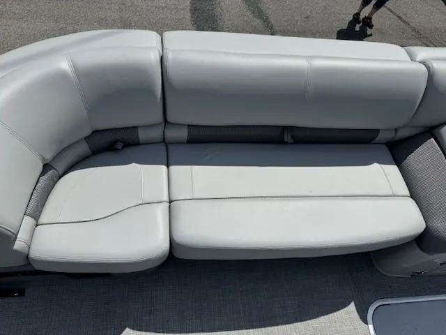 Slide: The Image of Regency 230 LE3 Sport 2025 - 64