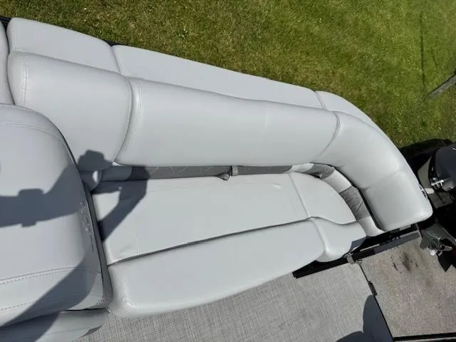 Slide: The Image of Regency 230 LE3 Sport 2025 - 65