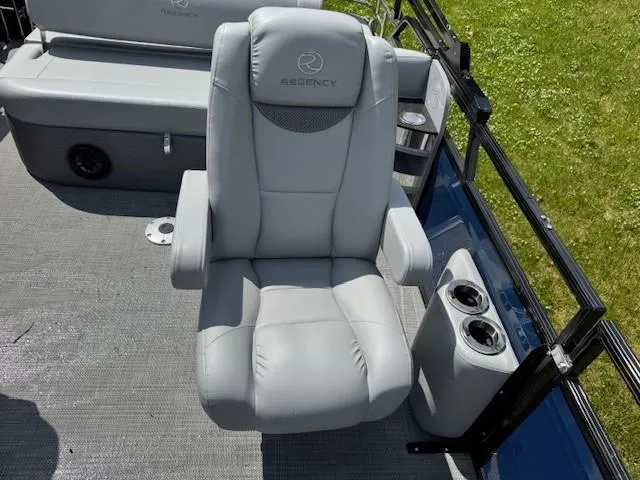 Slide: The Image of Regency 230 LE3 Sport 2025 - 66