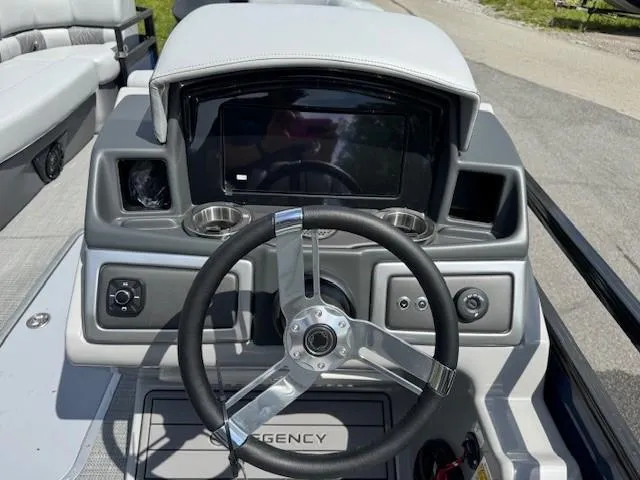 Slide: The Image of Regency 230 LE3 Sport 2025 - 68