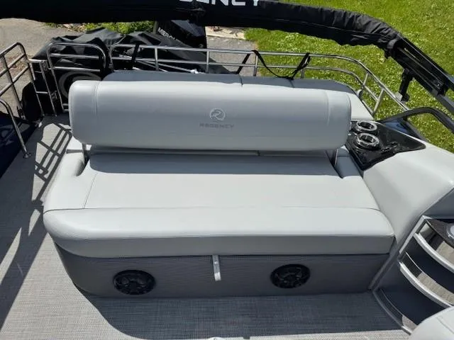 Slide: The Image of Regency 230 LE3 Sport 2025 - 69