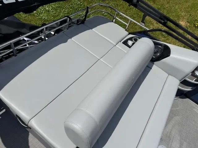 Slide: The Image of Regency 230 LE3 Sport 2025 - 70