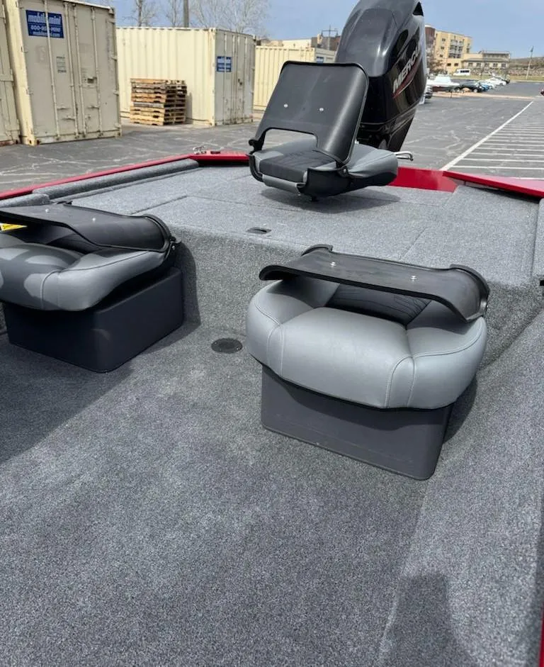 Slide: The Image of Tracker Bass Tracker Classic XL 2025 - 61