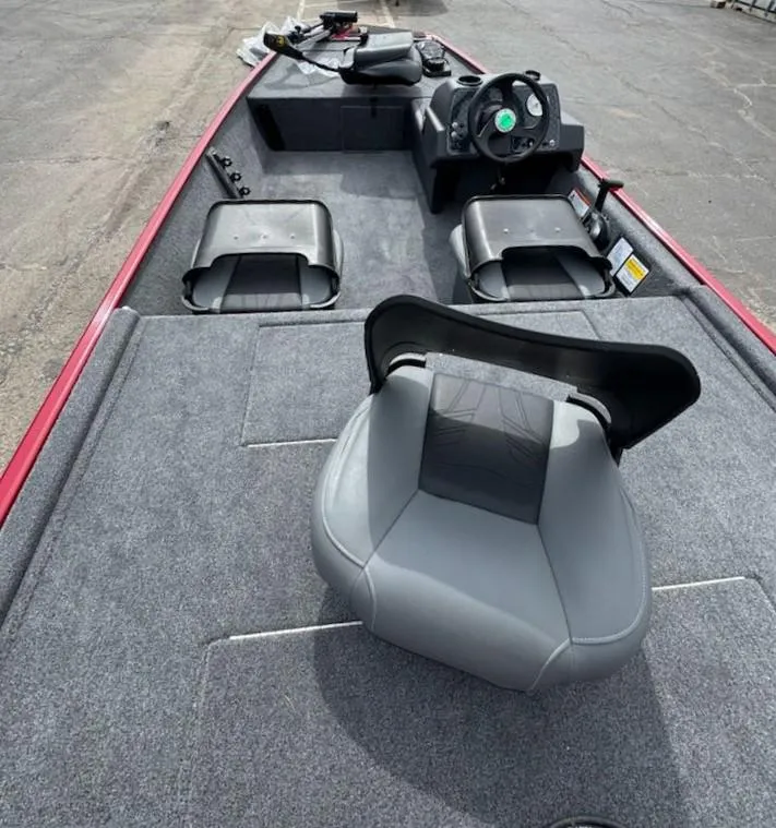 Slide: The Image of Tracker Bass Tracker Classic XL 2025 - 62