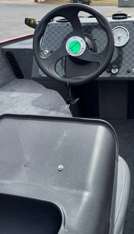 Slide: The Image of Tracker Bass Tracker Classic XL 2025 - 63