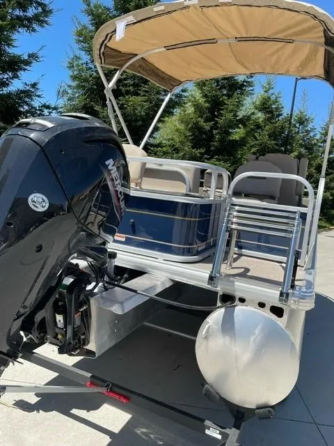 Slide: The Image of Sun Tracker Bass Buggy 18 DLX 2025 - 94