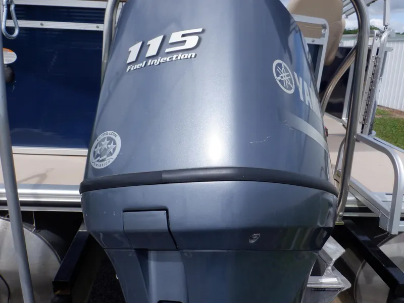 Slide: The Image of 2013 Harris FloteBote Cruiser 240 with 115 fuel injection engine, rear view. - 25