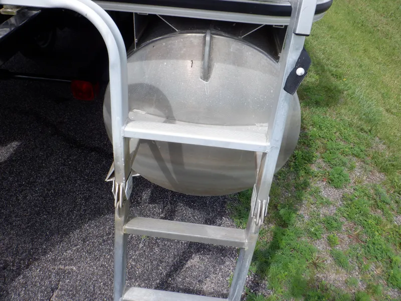 Slide: The Image of Aluminum ladder on 2013 Harris FloteBote Cruiser 240 pontoon boat, near grassy area. - 27