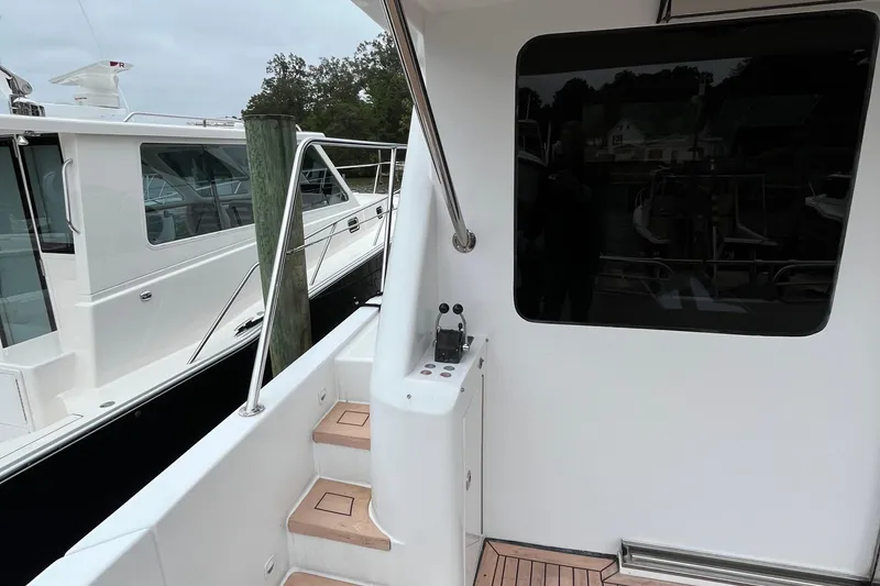 Slide: The Image of 2005 Ocean Alexander 52 Sedan yacht deck with stairs and railing. - 33