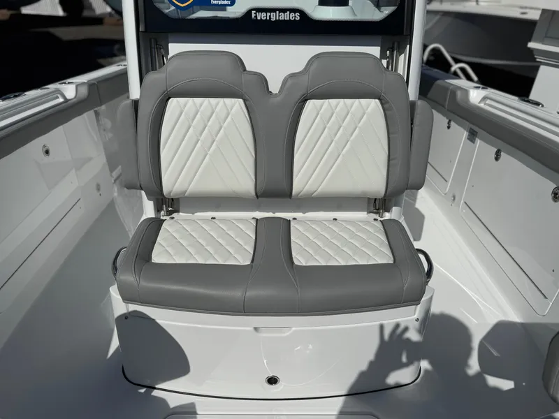 Slide: The Image of 2025 Everglades 285 Center Console boat with dual gray and white cushioned seats. - 8