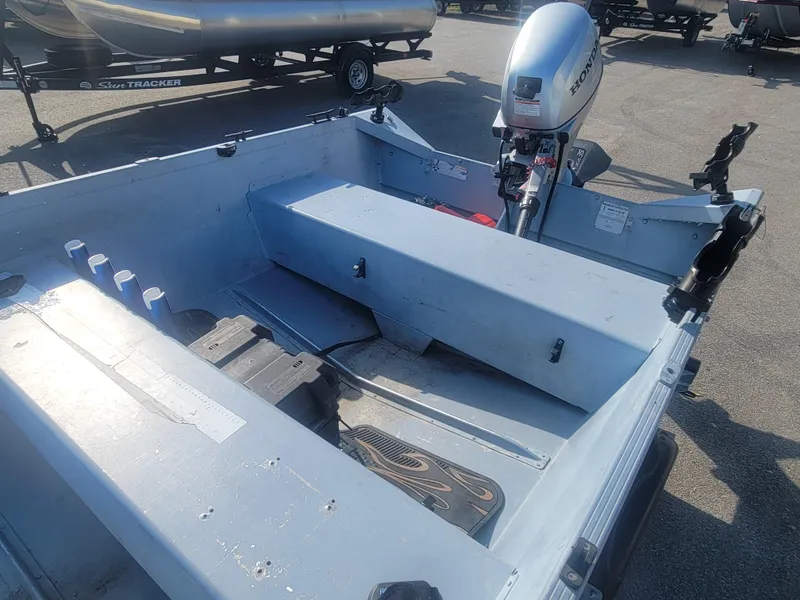 Slide: The Image of 2006 G3 Guide V12 boat interior with motor, parked on a trailer. - 8