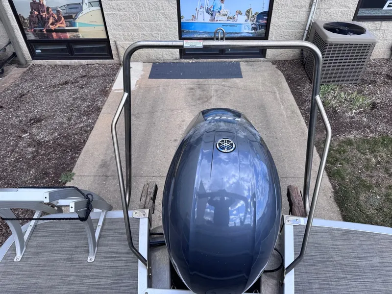 Slide: The Image of Bennington 23SSRX Express Tri 2020 - 11