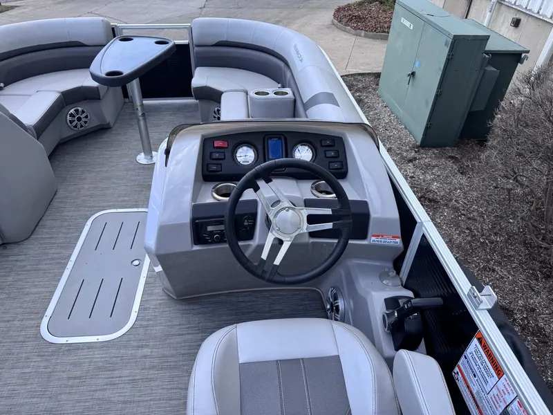 Slide: The Image of Bennington 23SSRX Express Tri 2020 - 13