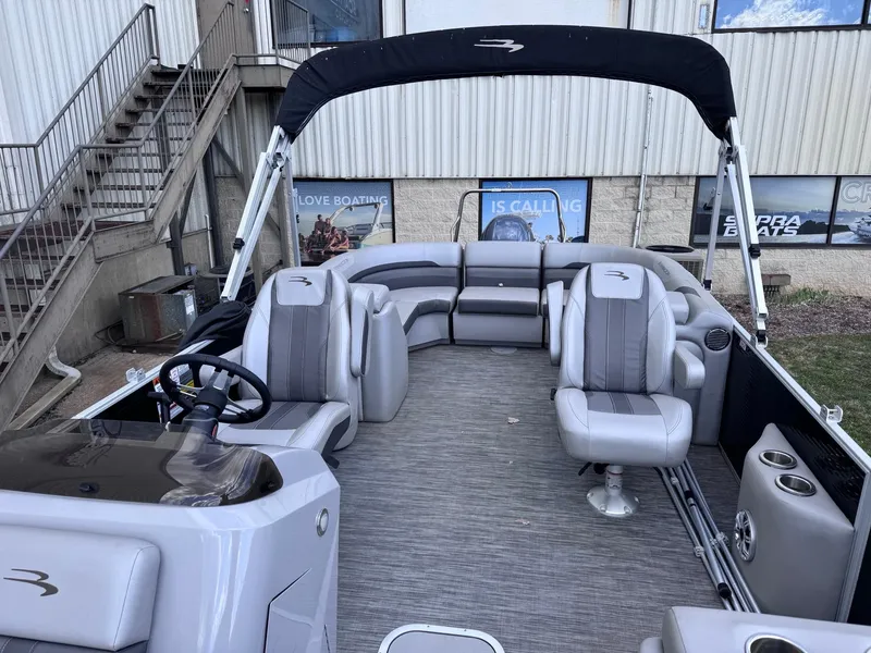 Slide: The Image of Bennington 23SSRX Express Tri 2020 - 7