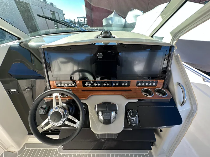 Slide: The Image of Tiara 38 LS 2022 - 17