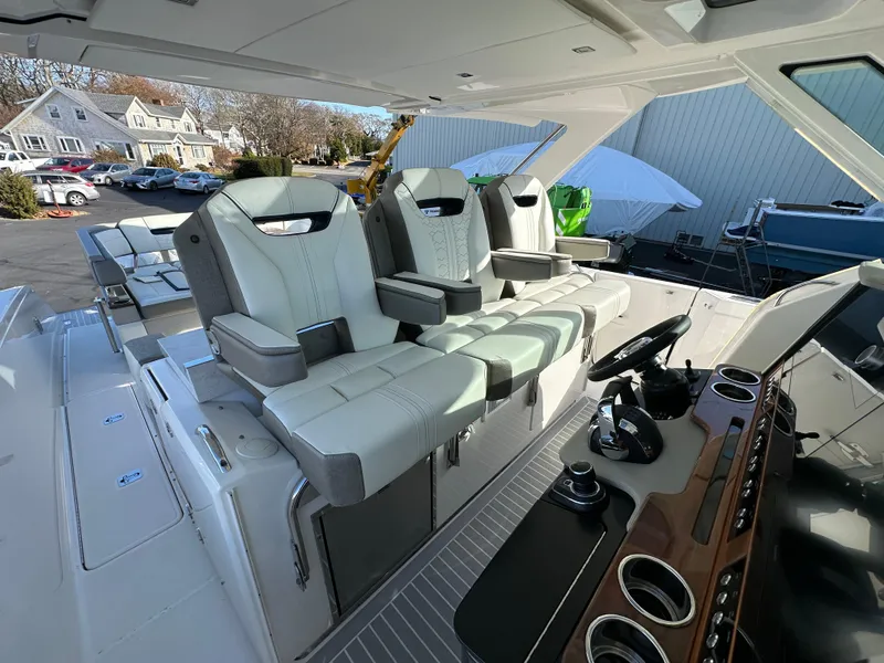 Slide: The Image of Tiara 38 LS 2022 - 18