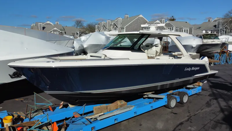 Slide: The Image of Tiara 38 LS 2022 - 2