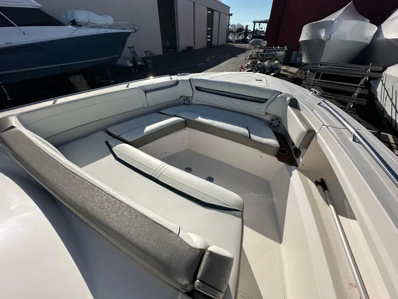 Slide: The Image of Tiara 38 LS 2022 - 20