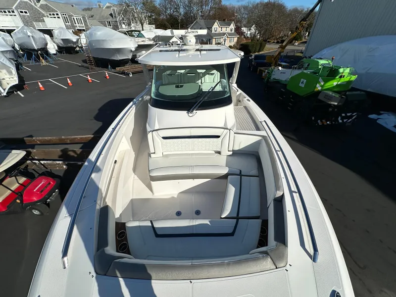 Slide: The Image of Tiara 38 LS 2022 - 21