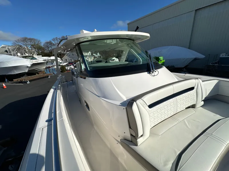 Slide: The Image of Tiara 38 LS 2022 - 22