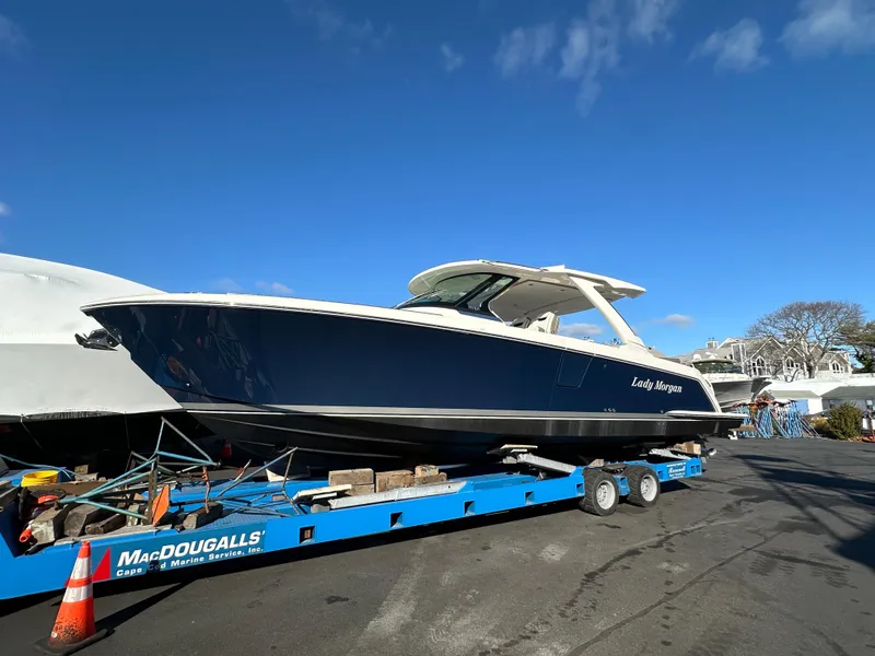 Slide: The Image of Tiara 38 LS 2022 - 3