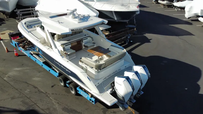 Slide: The Image of Tiara 38 LS 2022 - 6