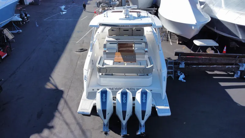 Slide: The Image of Tiara 38 LS 2022 - 7