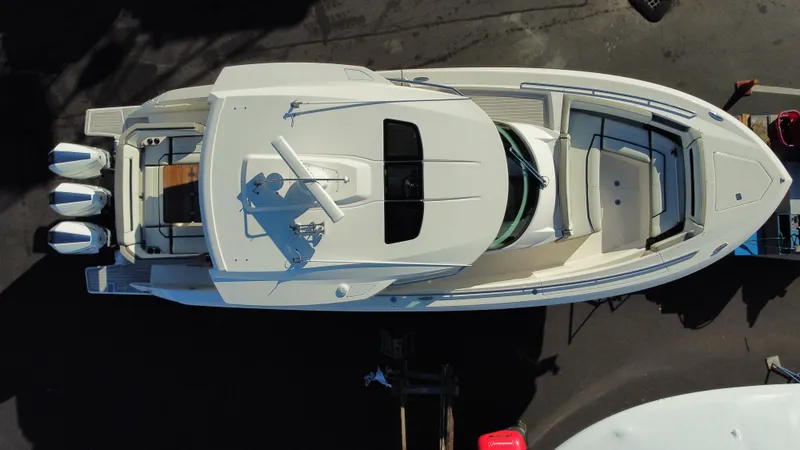 Slide: The Image of Tiara 38 LS 2022 - 8