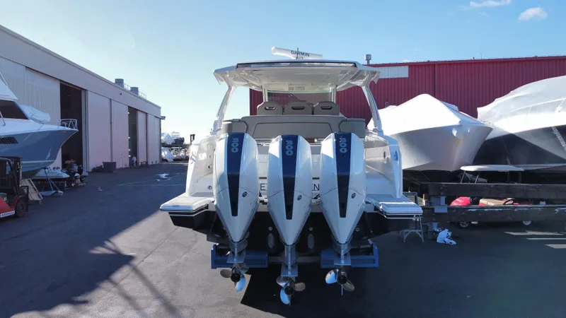 Slide: The Image of Tiara 38 LS 2022 - 9