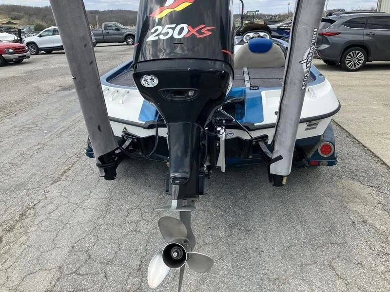 Slide: The Image of 2006 Ranger Z21 boat with 250XS engine, rear view showing propeller and power poles. - 4