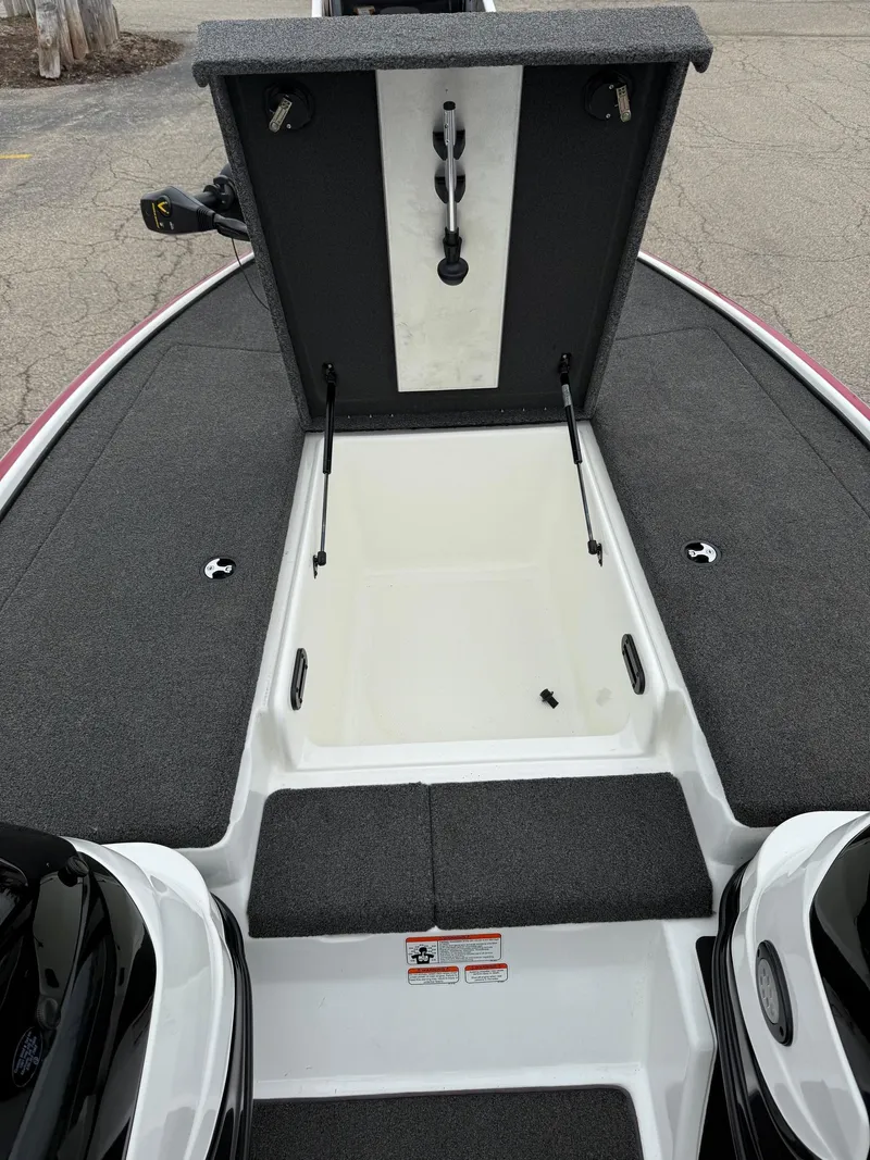 Slide: The Image of 2015 Nitro Z Series Z-7 boat with open storage compartment. - 4