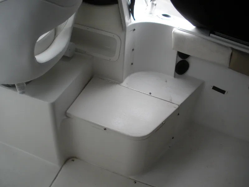 Slide: The Image of 2004 Seaswirl Striper 2101 Walkaround I/O boat interior seating area. - 12