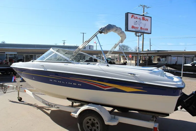 Slide: The Image of 2007 Bayliner 185 BR boat on trailer at Fun & Sun Boat Sales. - 7