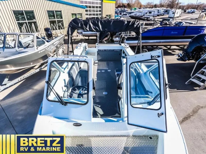 Slide: The Image of 2024 Sea Runner 210 SRET boat at Bretz RV & Marine dealership. - 18