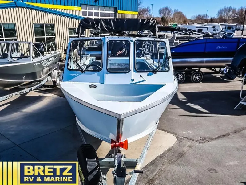 Slide: The Image of 2024 Sea Runner 210 SRET boat at Bretz RV & Marine dealership. - 3