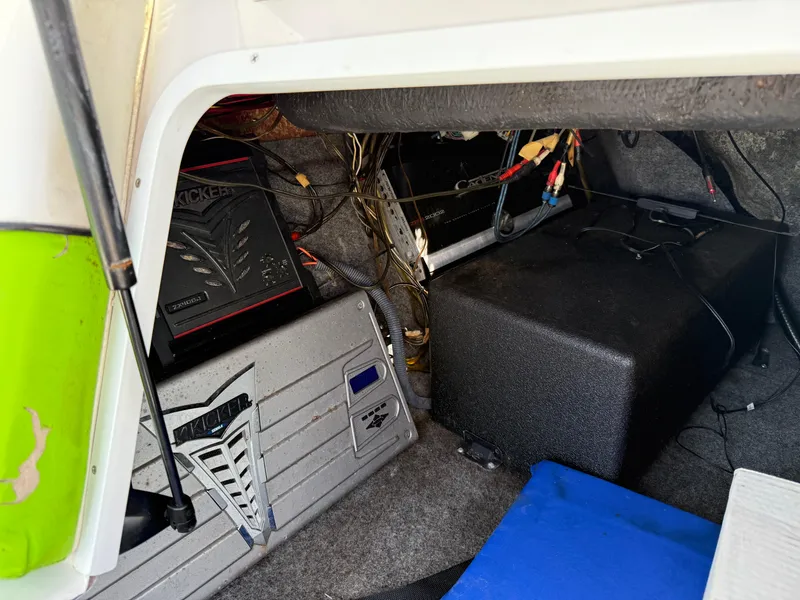 Slide: The Image of 2007 Nautique Air SV-211 interior wiring and audio system components. - 27
