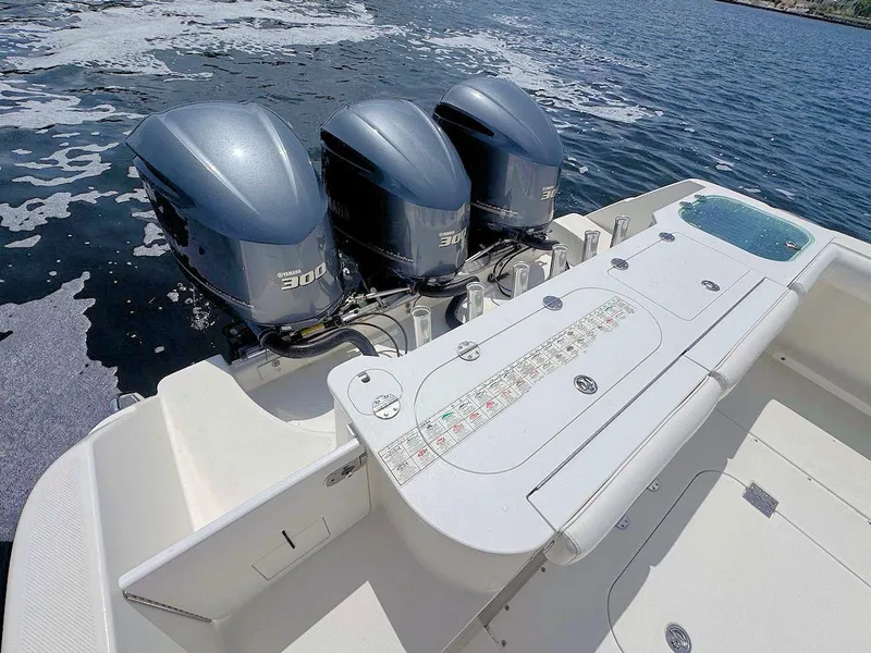 Slide: The Image of Everglades 350 CC boat with triple Yamaha 300 engines on water, 2010 model. - 7