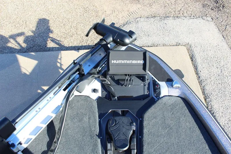 Slide: The Image of 2025 Skeeter ZXR20 boat with Humminbird fish finder and trolling motor. - 14