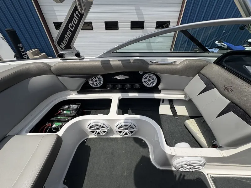 Slide: The Image of MasterCraft X-Star 2009 - 23