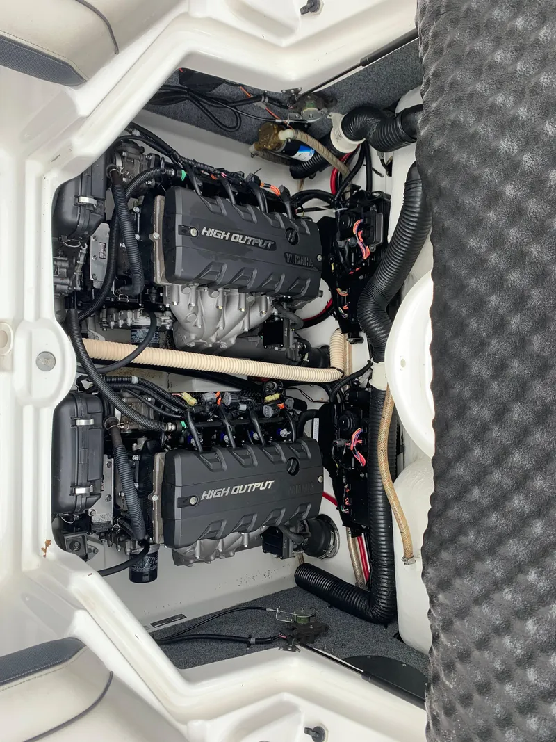 Slide: The Image of 2014 Yamaha Boats 212X engine compartment with dual high-output engines. - 8